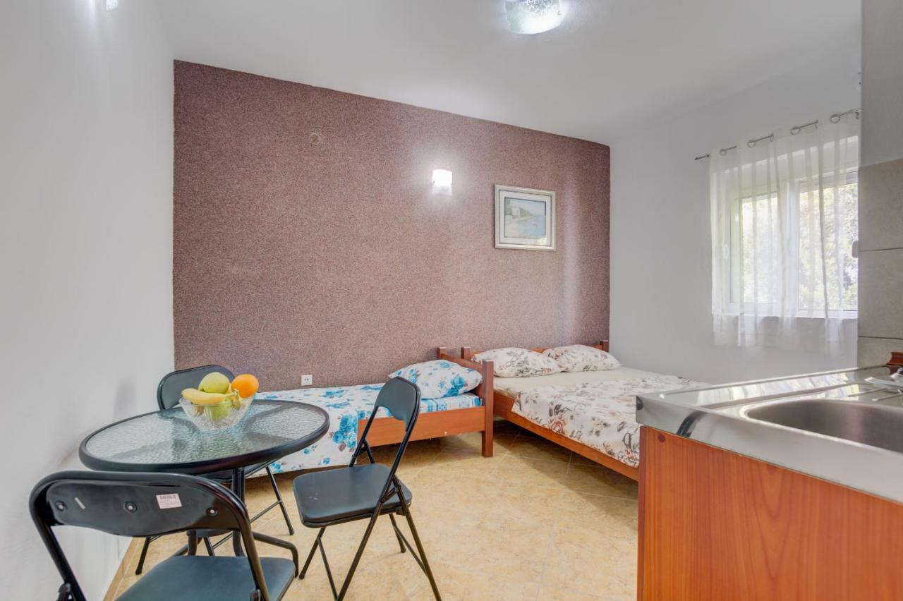 Studios Nikezic Utjeha Δωμάτιο φωτογραφία